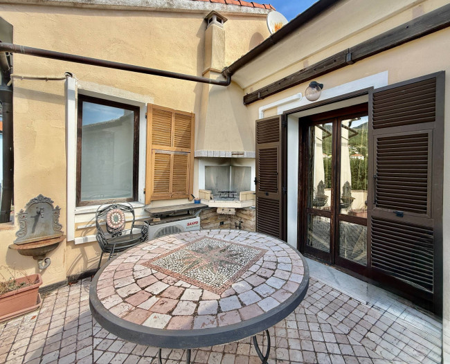 Casa Indipendente in vendita a Vado Ligure