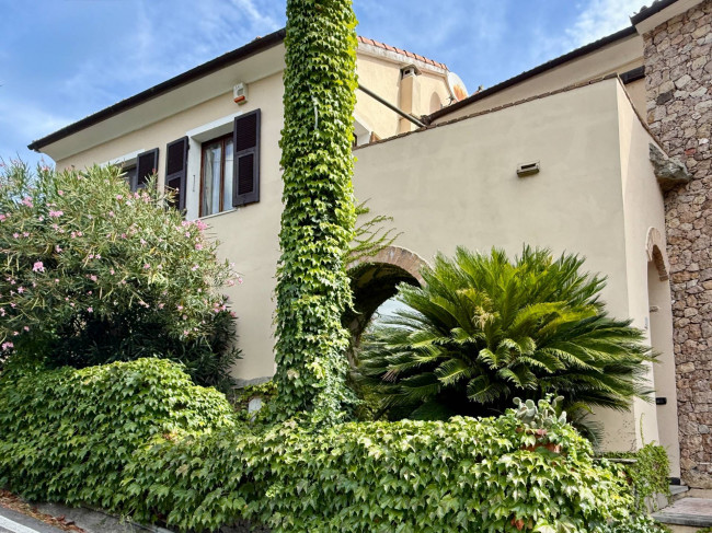 Casa Indipendente in vendita a Vado Ligure