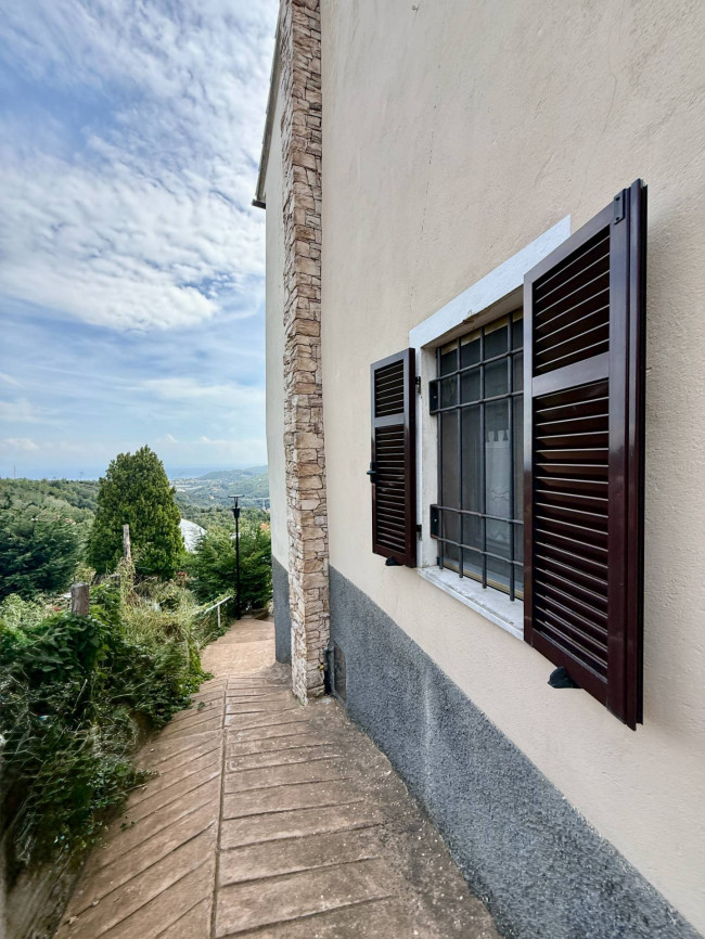 Casa Indipendente in vendita a Vado Ligure
