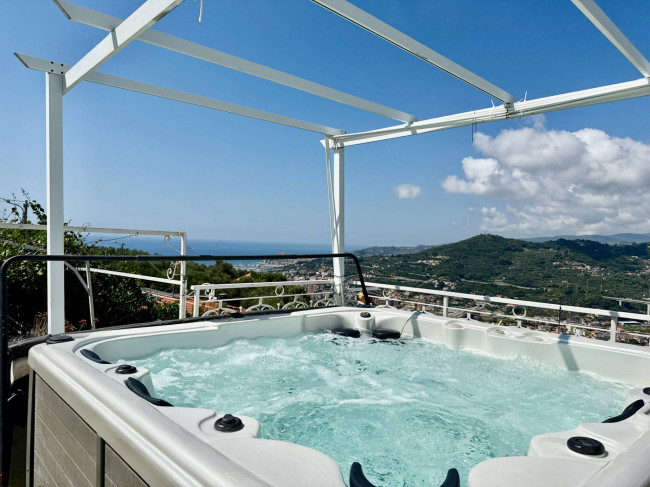 Villa for sale in Imperia