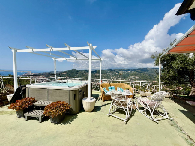 Villa for sale in Imperia