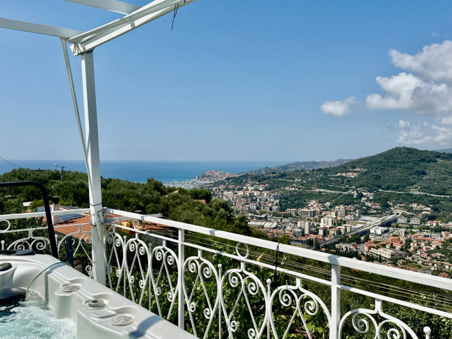Villa for sale in Imperia