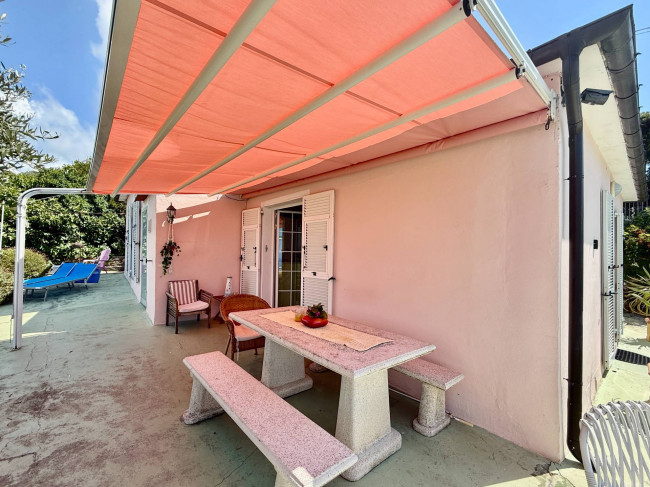 Villa for sale in Imperia