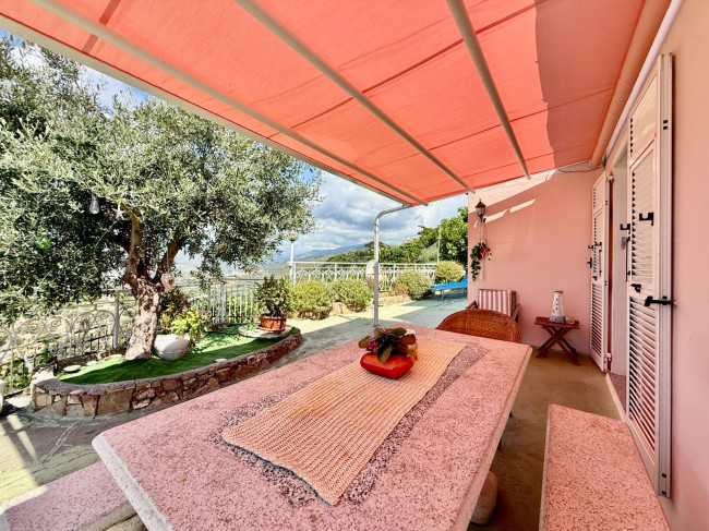 Villa for sale in Imperia