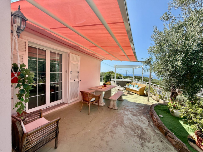 Villa for sale in Imperia