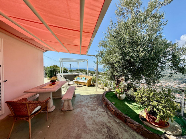 Villa for sale in Imperia