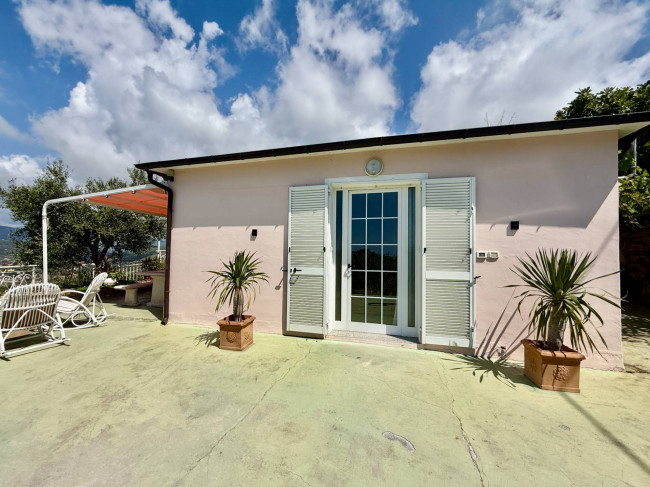 Villa for sale in Imperia