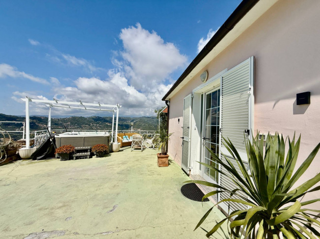 Villa for sale in Imperia