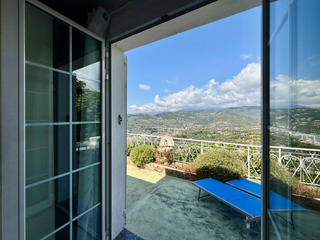 Villa for sale in Imperia