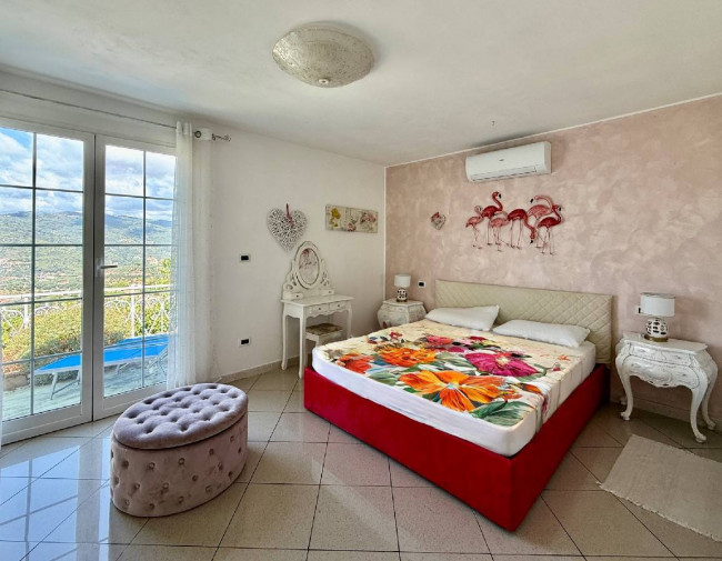 Villa for sale in Imperia