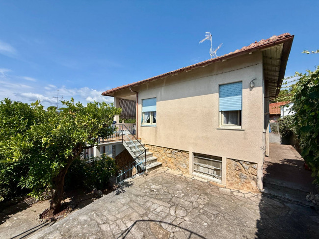 Villa zu verkaufen in Borgio Verezzi