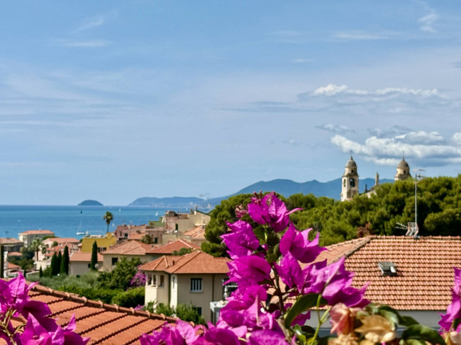 Villa zu verkaufen in Borgio Verezzi