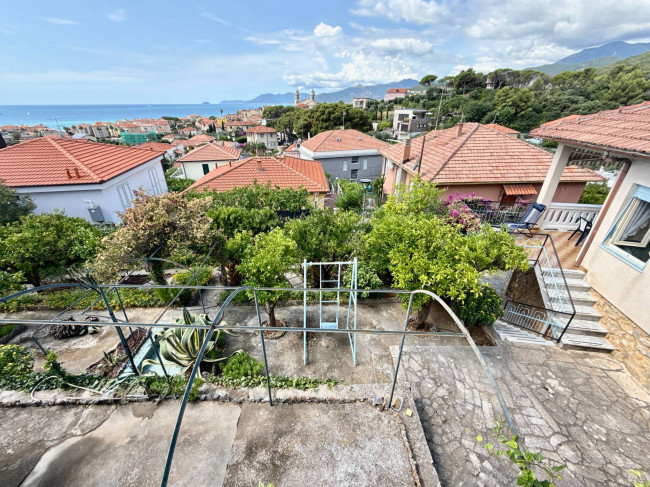 Villa zu verkaufen in Borgio Verezzi