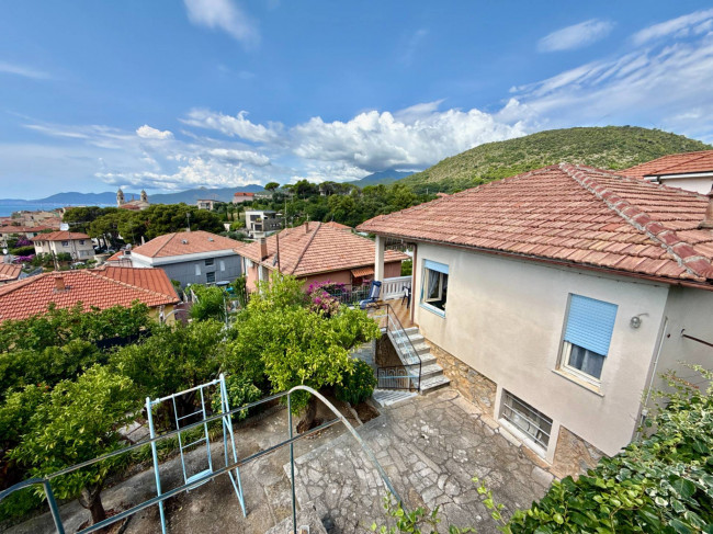 Villa zu verkaufen in Borgio Verezzi