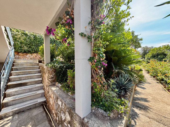 Villa zu verkaufen in Borgio Verezzi