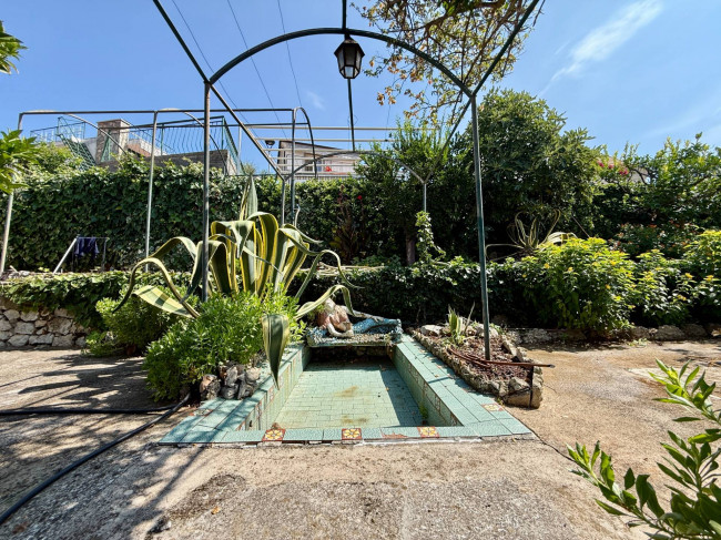 Villa zu verkaufen in Borgio Verezzi