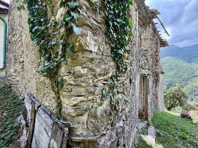 Rustico in vendita a Pieve di Teco