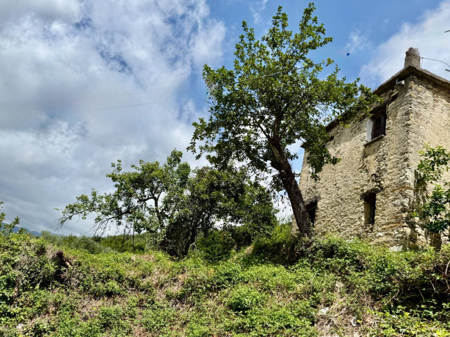 Rustico in vendita a Pieve di Teco