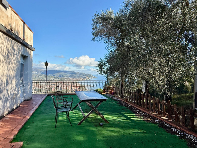 Villa for sale in Diano Marina