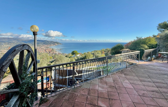 Villa for sale in Diano Marina