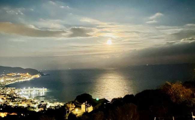 Villa for sale in Diano Marina