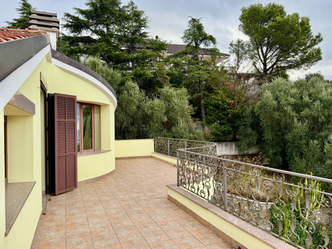 Palazzina indipendente in vendita a Diano Castello