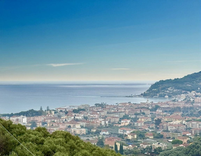 Palazzina indipendente in vendita a Diano Castello