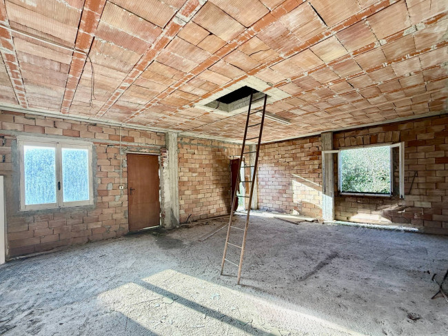 Little villa for sale in Andora