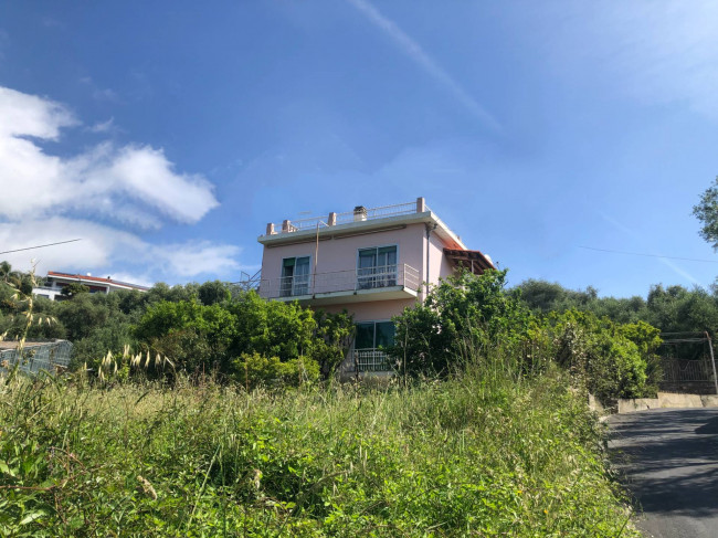 Villa for sale in Diano Marina