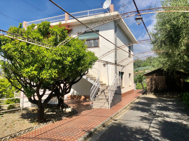 Villa for sale in Diano Marina