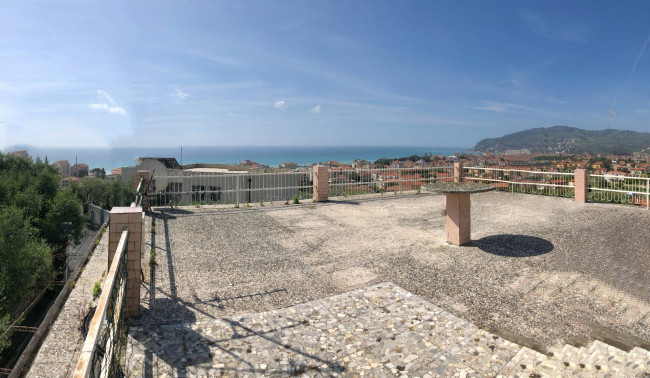 Villa for sale in Diano Marina