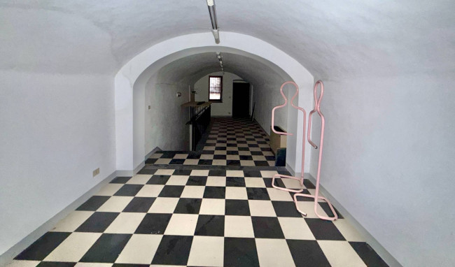 Negozio in affitto a Pieve di Teco