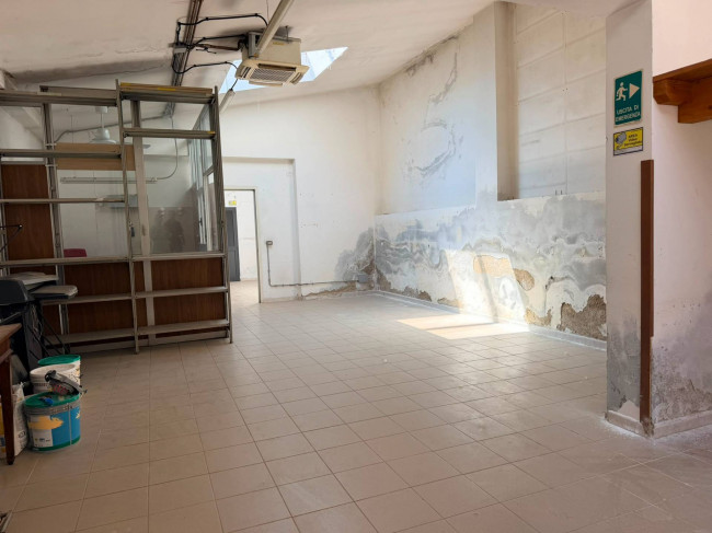Locale commerciale in affitto a Firenze