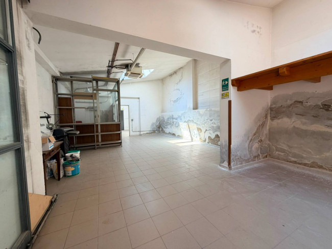 Locale commerciale in affitto a Firenze