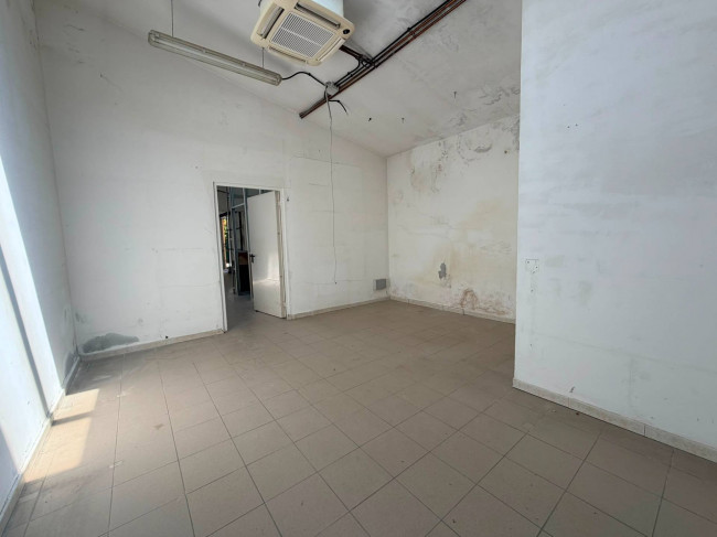 Locale commerciale in affitto a Firenze
