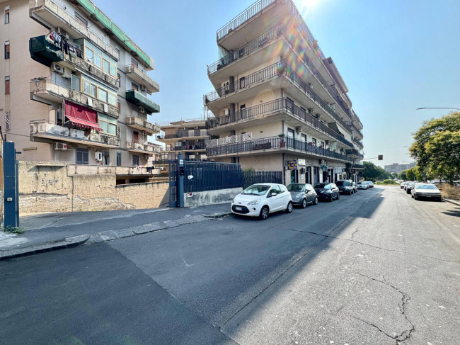 Box o garage in vendita a Catania Viale M. Rapisardi - Lavaggi
