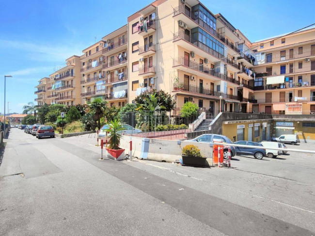 Deposito in vendita a Catania Viale M. Rapisardi - Lavaggi