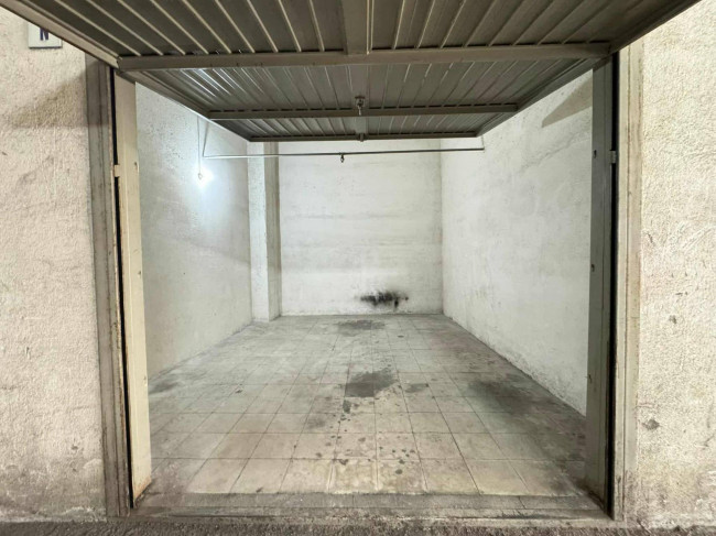 Box o garage in affitto a Catania Vulcania