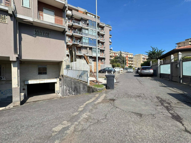 Box o garage in affitto a Catania Vulcania