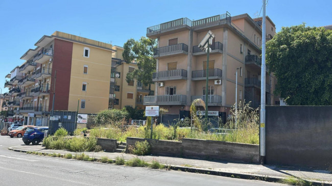 Locale commerciale in vendita a Catania Sanzio/Veneto/Michelangelo/Vagliasindi