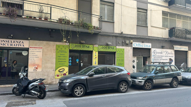 Locale commerciale in vendita a Catania 