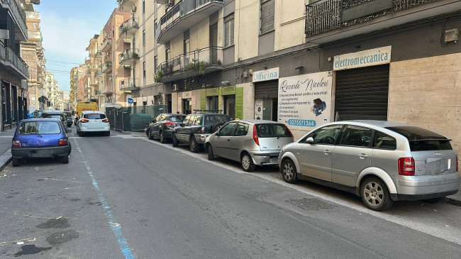 Locale commerciale in vendita a Catania 