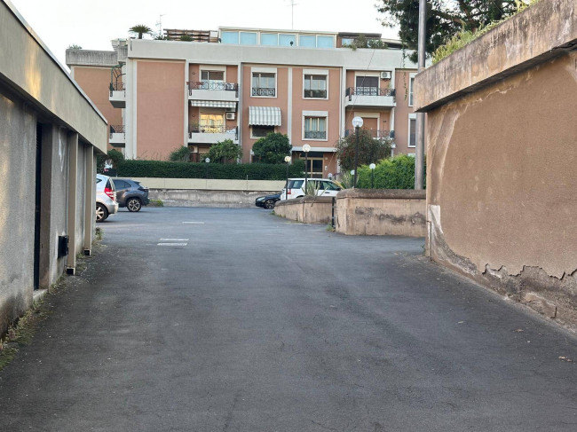 Locale commerciale in vendita a Catania 