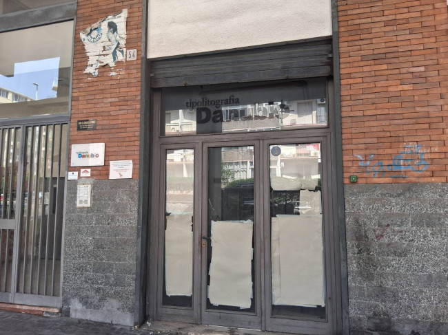 Locale commerciale in affitto a Catania Vulcania