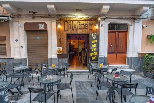 Locale commerciale in vendita a Catania Zona centro