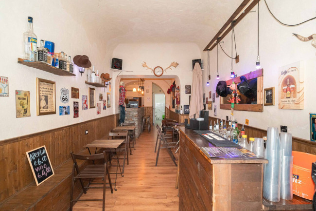 Locale commerciale in vendita a Catania Zona centro
