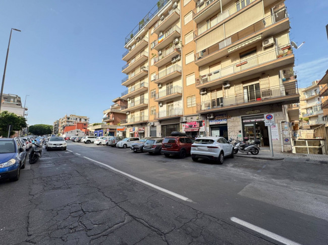 Locale commerciale in vendita a Catania Lincoln/Corso Delle Province/Imbriani