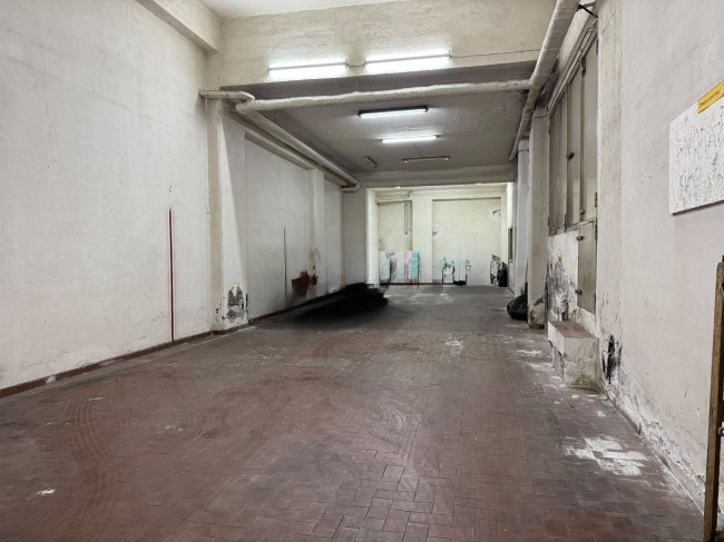 Locale commerciale in vendita a Catania Lincoln/Corso Delle Province/Imbriani