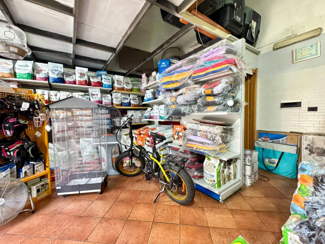 Locale commerciale in vendita a Catania Lungomare / Europa