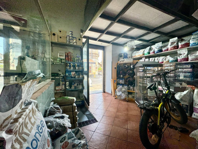 Locale commerciale in vendita a Catania Lungomare / Europa